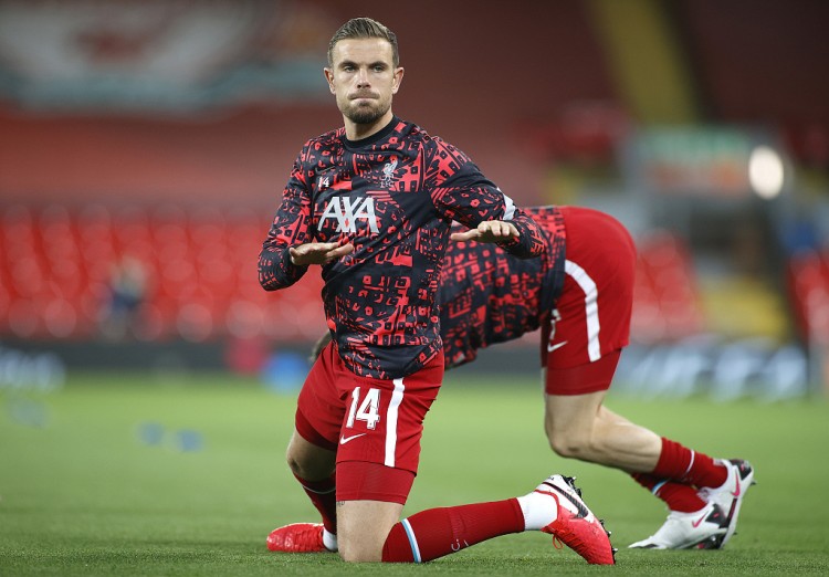 《神圣之门》童话城开启 懵懂少女加冕为王