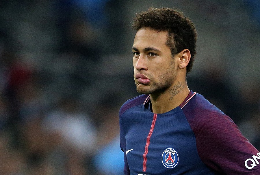 [德甲]为新征程干杯！拜仁慕尼黑拍摄传统写真