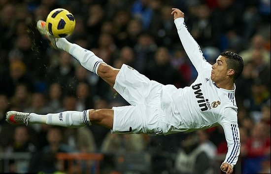 41岁带伤老詹赛季首打背靠背砍31+9+10！詹姆斯如此拼命是否进入退役倒计时？